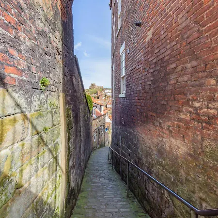 No 1 Pier Lane Whitby