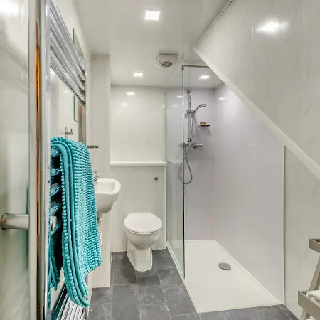 No 1 Pier Lane * Уитби